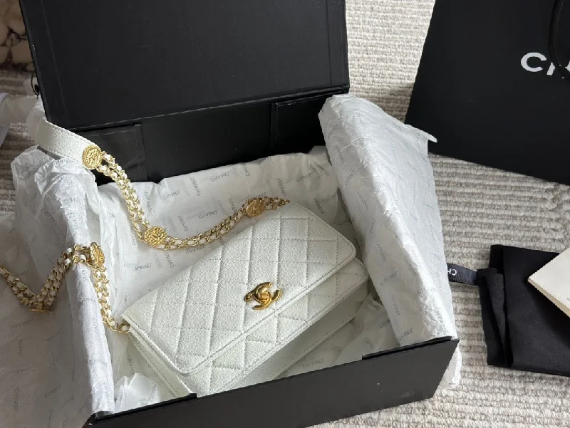 Chanel 22p package woc shoulder bag white