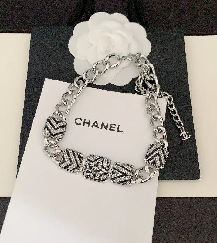 Chanel black and white diamond pentagram necklace