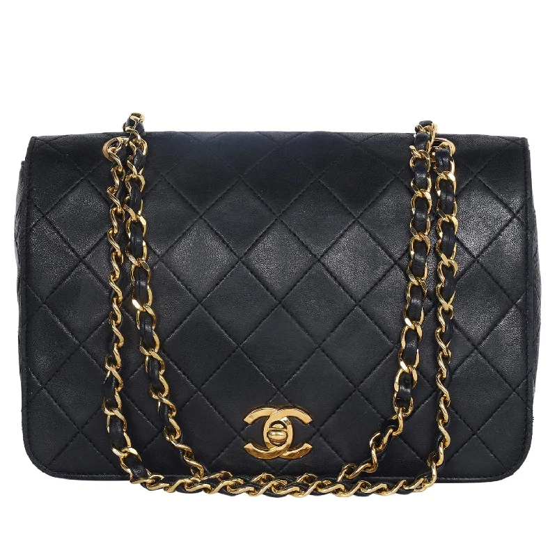 Classic full flap shoulder bag in black quilted leather (Authentic Pre-Owned)