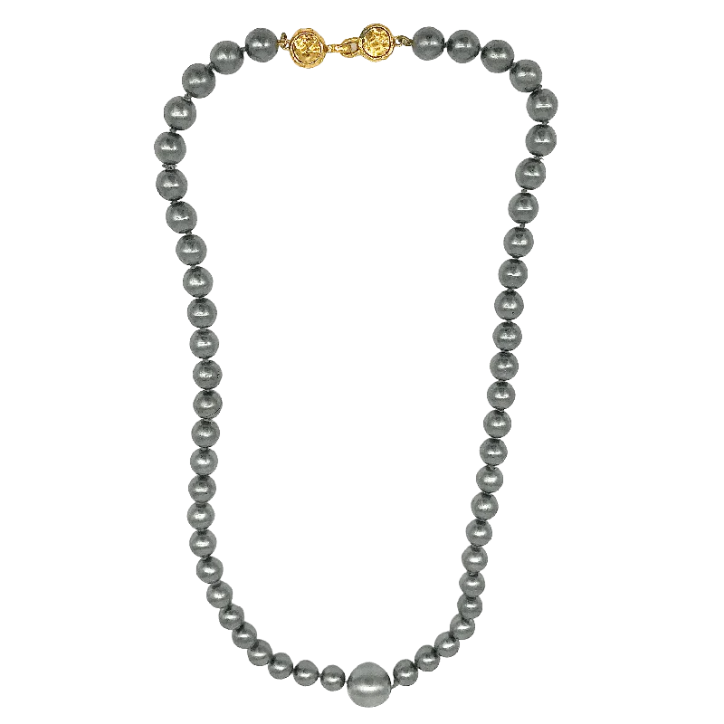 Vintage Chanel Necklace (COLLECTIBLE)