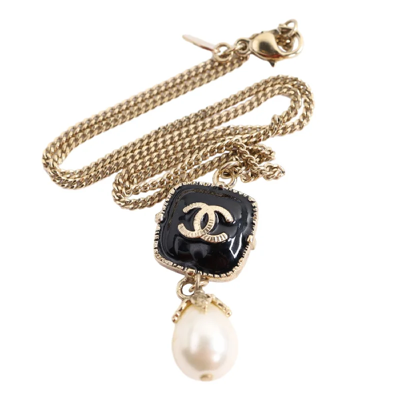 Pearl Enamel Necklace (Authentic Pre-owned)