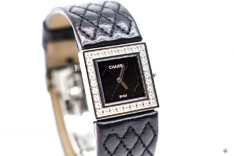 Chanel Boy-friend Acier Etanche 30M Quartz With Diamonds Black Leather Circumference 15CM Watches Shw Chanel Boy-friend Acier Etanche 30M Quartz With Diamonds Black Leather Circumference 15CM Watches Shw