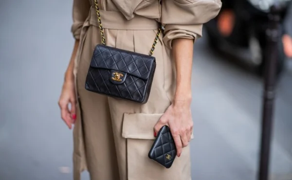 CHANEL Crossbody